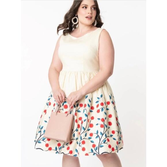 Collectif Unique Vintage 1950’s Ivory & Red Floral Candice Swing Dress US 2 NWOT - Picture 2 of 9